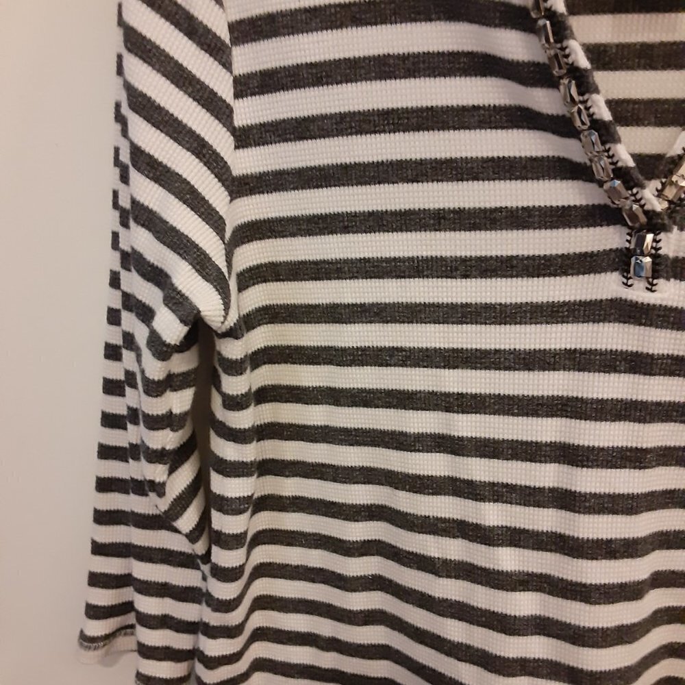 Ruby Rd. Petite Medium Grey & White Striped Top w.Silver Nougats on V Neckline. - Picture 3 of 4